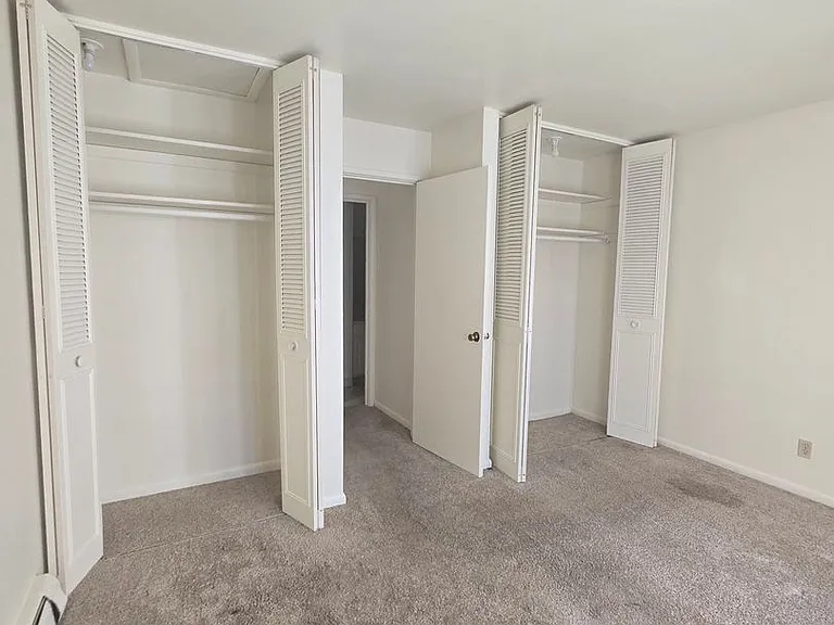 Mulford Park Apartments — Photo 15