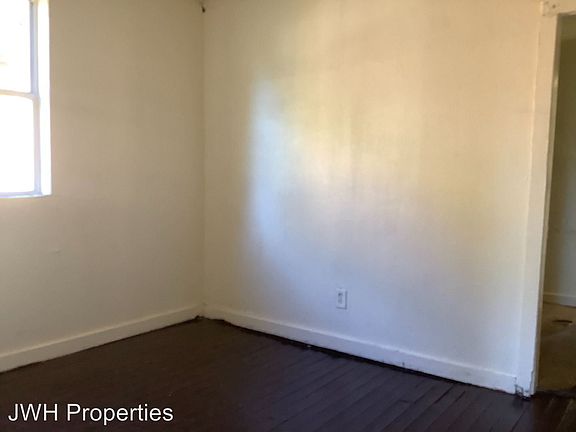 3rd image of 3911 Flora Ave #A