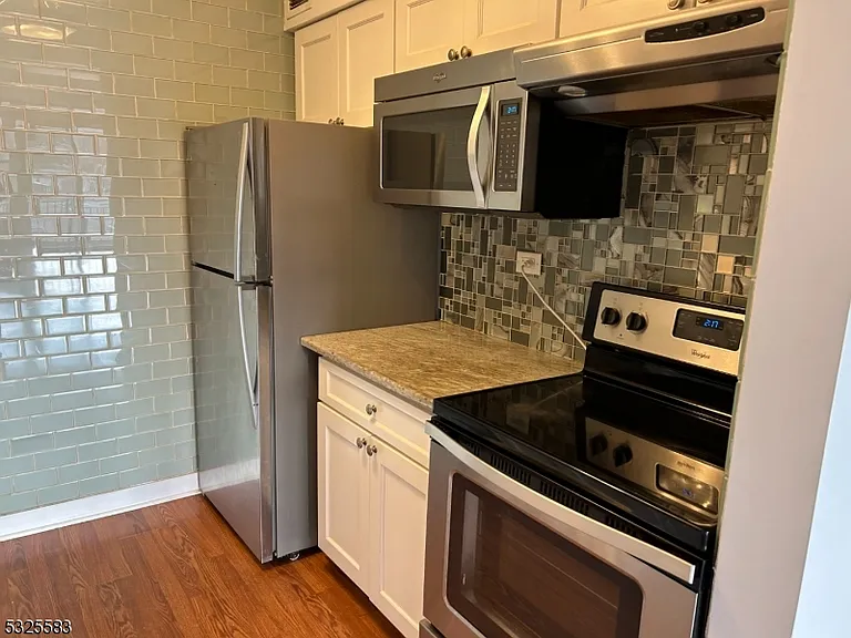 300 Main St #405 — Photo 4