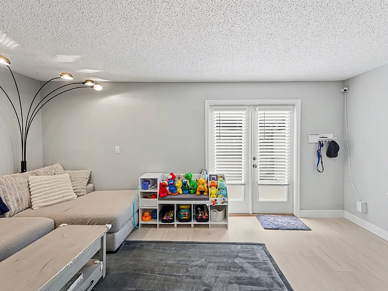 1819 Clearbrooke Dr — Photo 7
