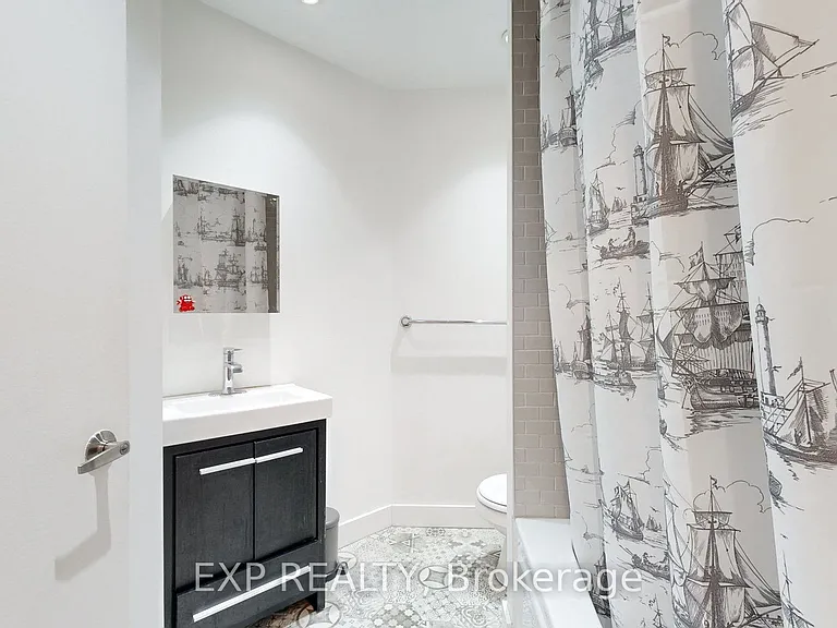 8 York St #2404 — Photo 19