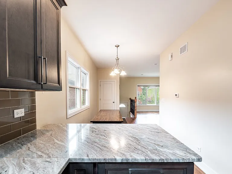 1110 N Christiana Ave — Photo 6