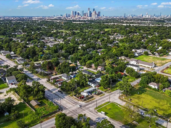 3811 Love St, Houston, TX 77026