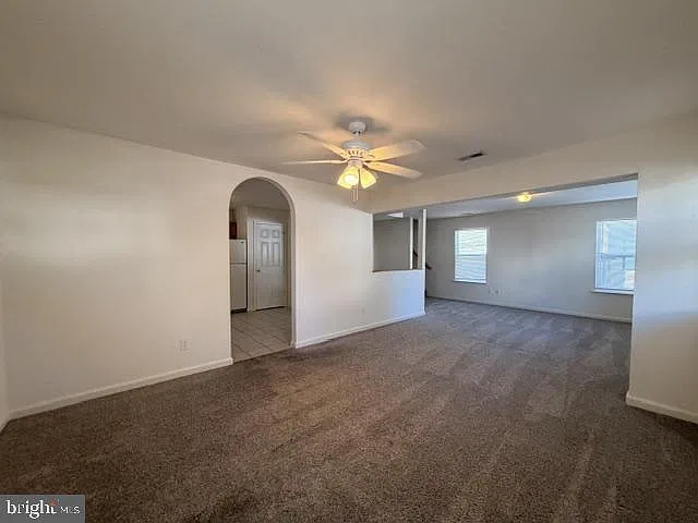 3 bed, 2.5 bath, 2912 sqft, $2,095 — Photo 2