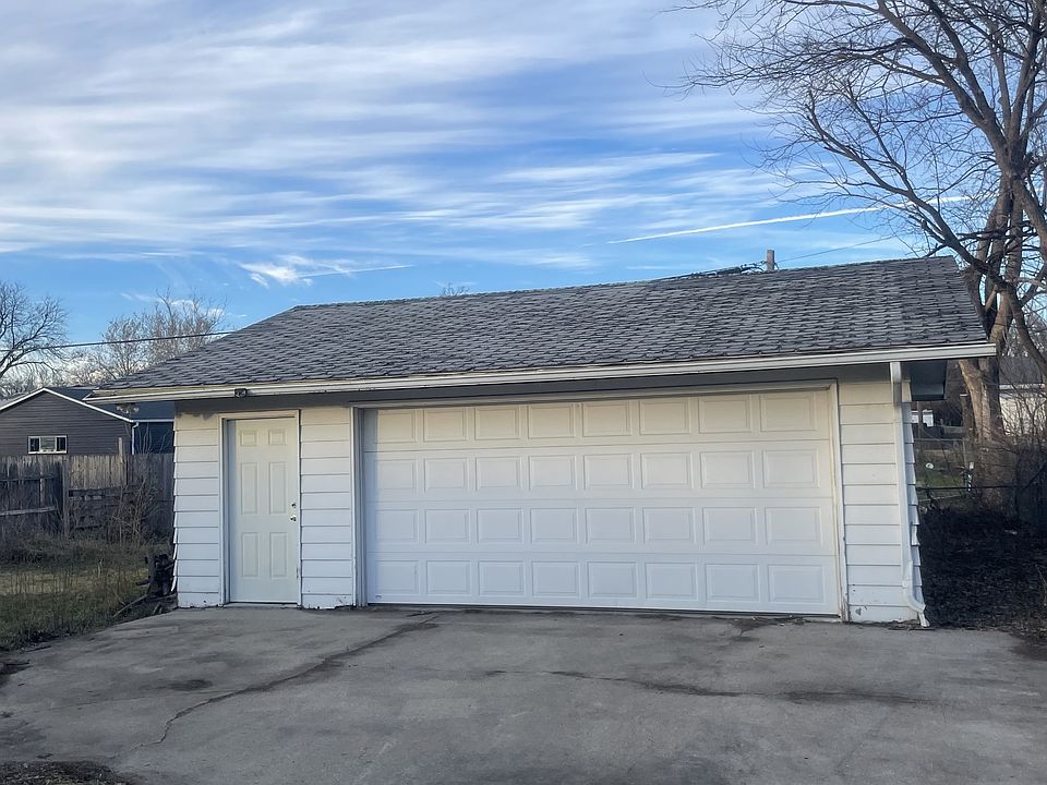 2nd image of 908 Jerlynn Ave