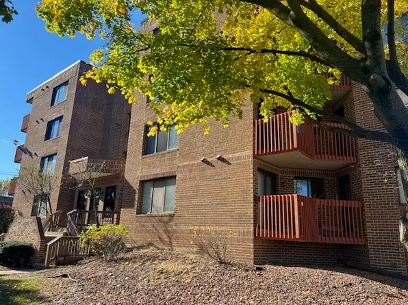6421 Pershing Rd APT 205, Berwyn, IL 60402