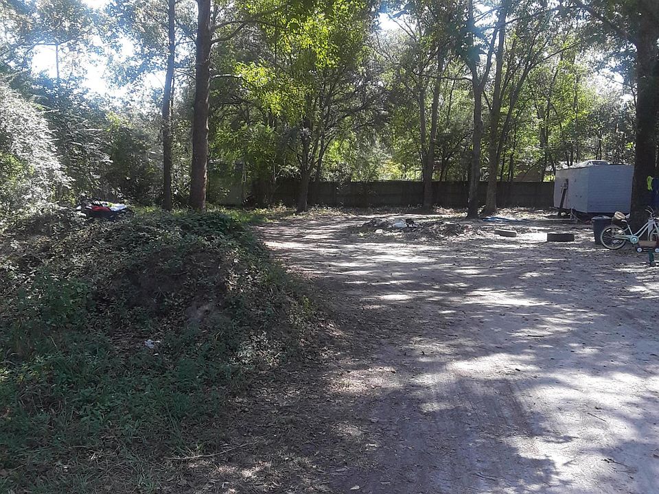 2nd image of 1410 Alexander Cir