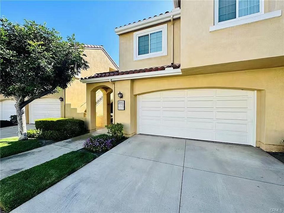 2nd image of 2444 Paseo Circulo
