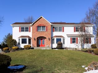 6 Hobbs Ct, Pomona, NY 10970