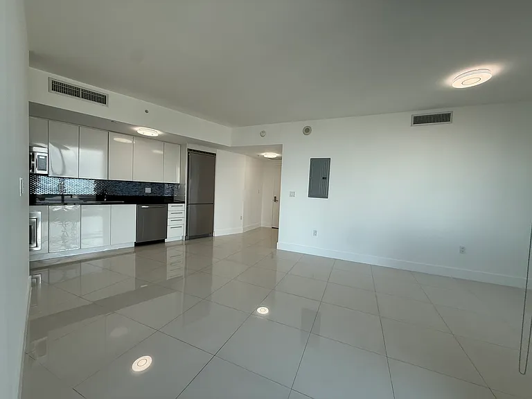92 SW 3rd St #1506 — Photo 14
