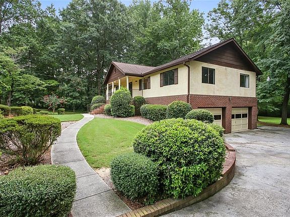 3rd image of 716 Somerset Dr