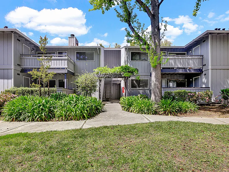 4033 Ralston Cmn — Photo 36
