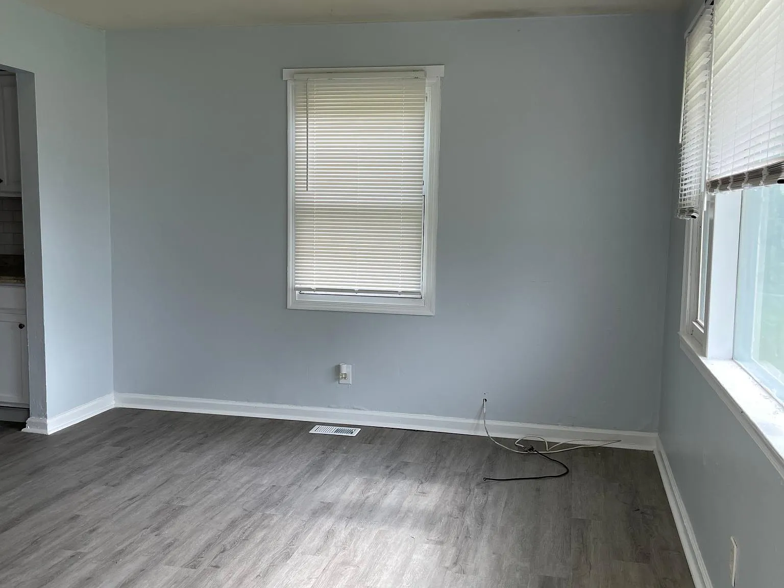 246 N Dennis Dr — Photo 4
