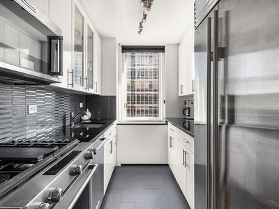 245 E 54th St APT 28F, Manhattan, NY, 10022