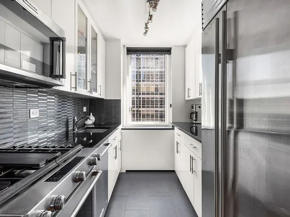245 E 54th St APT 28F, Manhattan, NY 10022