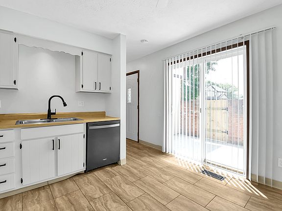 5th image of 3019 Acorn Ct