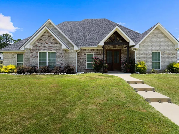 168 Stonegate Dr, Carthage, TX 75633