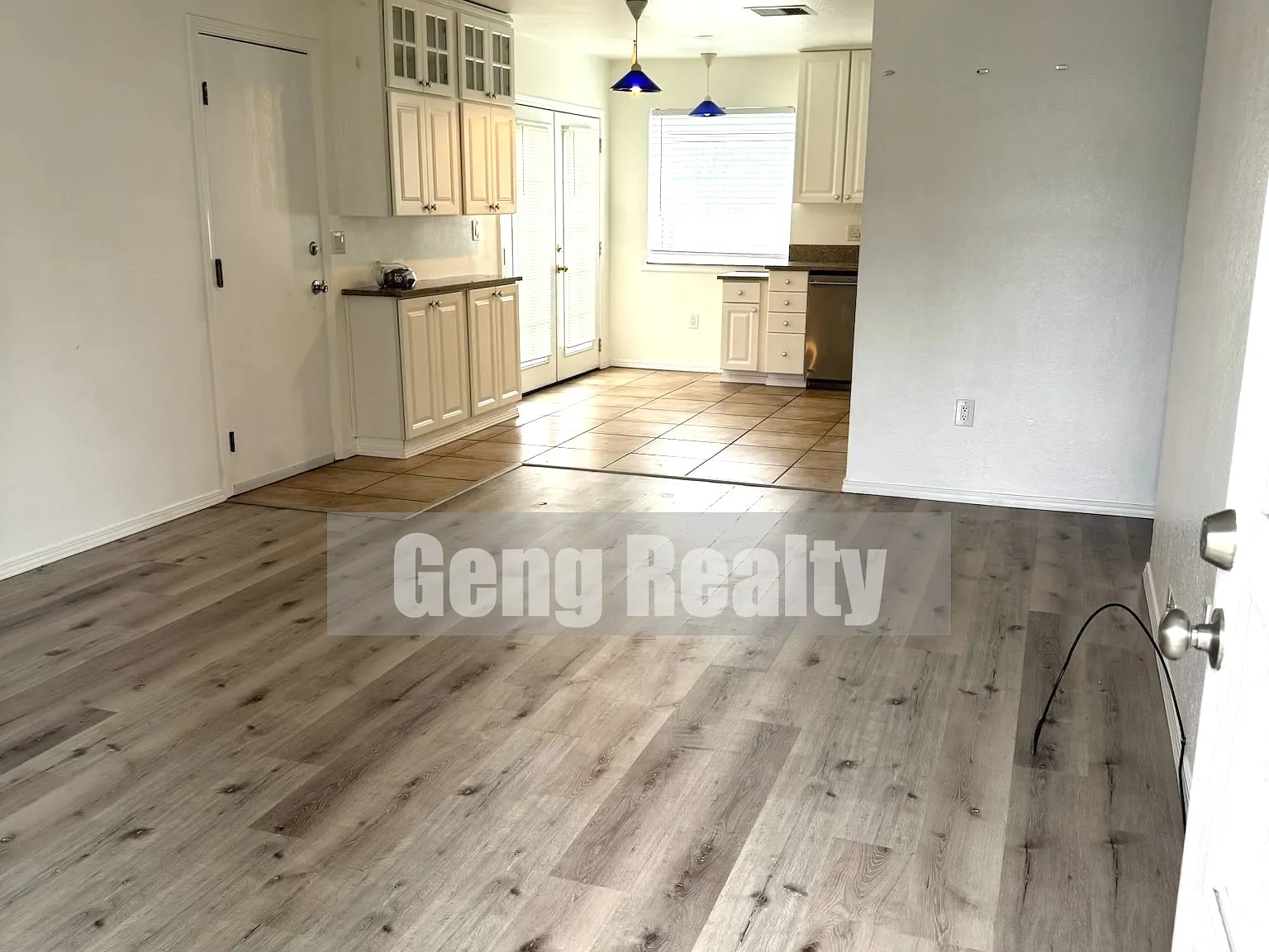 3 bed, 1080 sqft, $2,120 — Photo 4