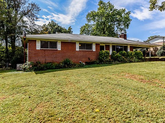 4th image of 2379 Skyview Dr