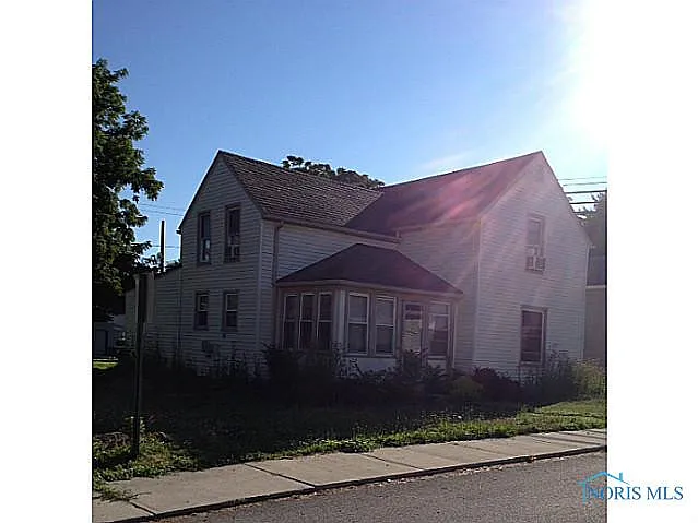 225 Hanna St photo 1