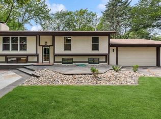 2005 Urbandale Ln N, Plymouth, MN 55447