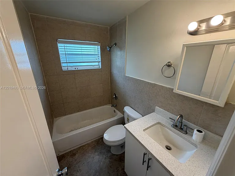 808 SW 30th St #REAR — Photo 10