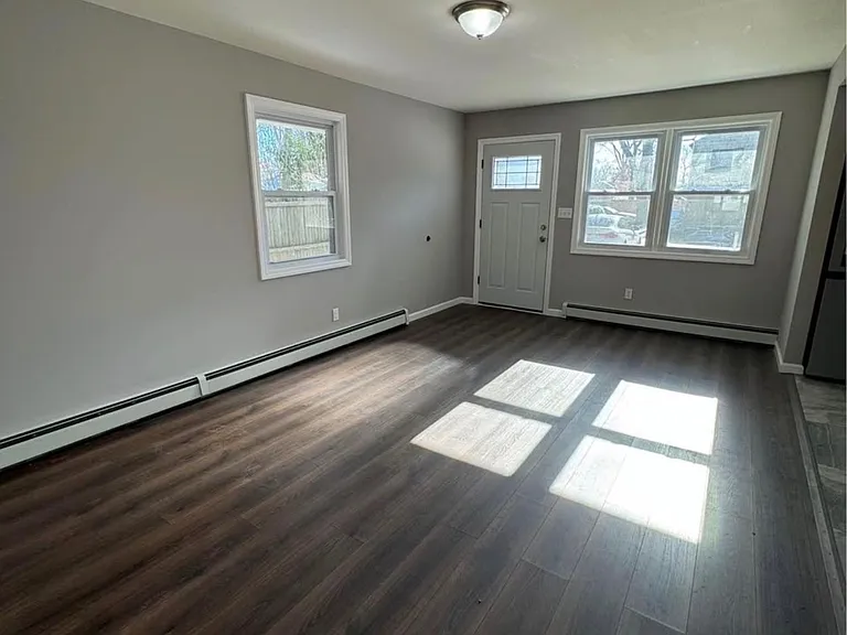 207 Mastic Blvd — Photo 4