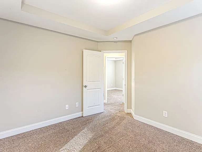 2240 Mannington Dr — Photo 35
