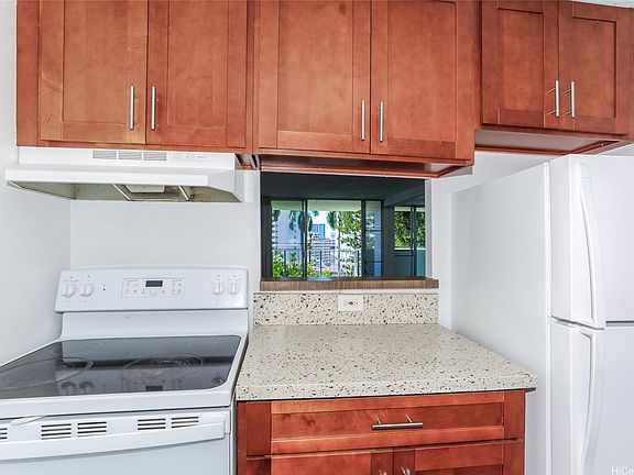 5th image of 1441 Victoria St APT 201