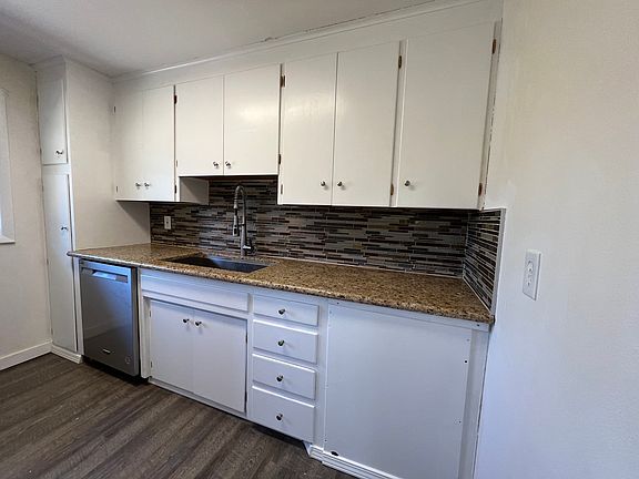 3rd image of 3201 Nassau St #H