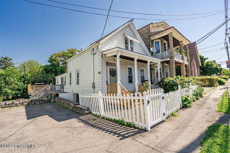 3rd image of 94 Eagle Street
