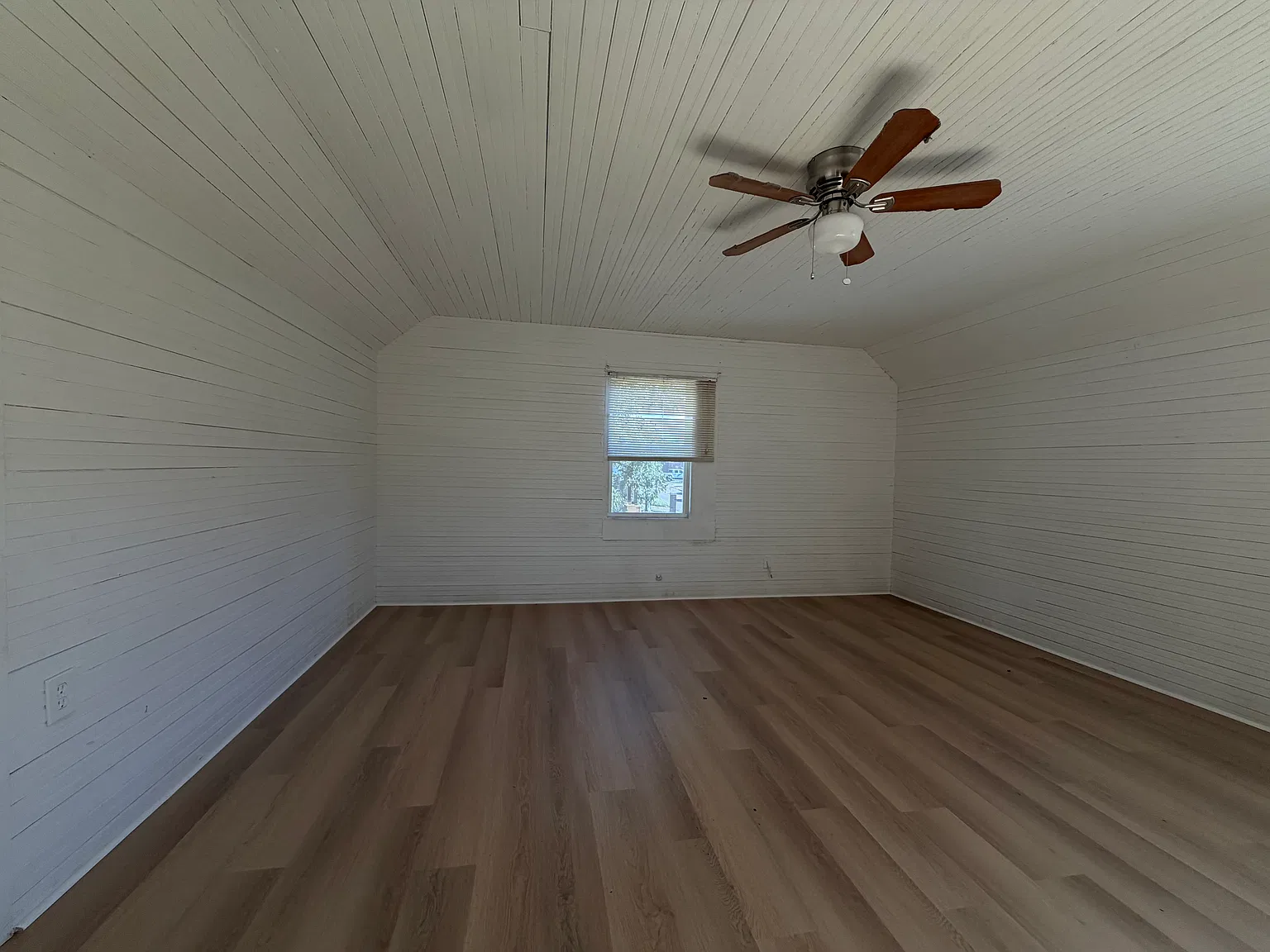 2 bed, 1000 sqft, $1,300 — Photo 4