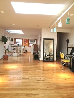 Rented by The Loft Broker | media 9
