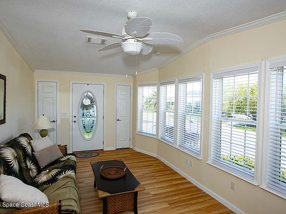 4th image of 503 Egret Cir