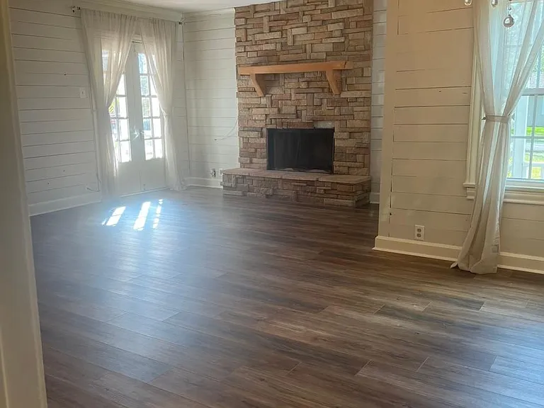 1900 Central Dr — Photo 8