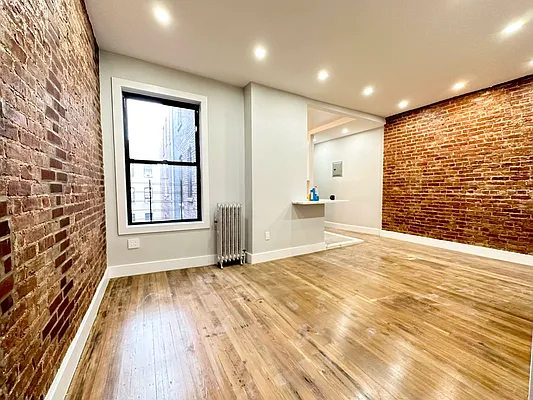 Rented by Bruma Realty LLC | media 17