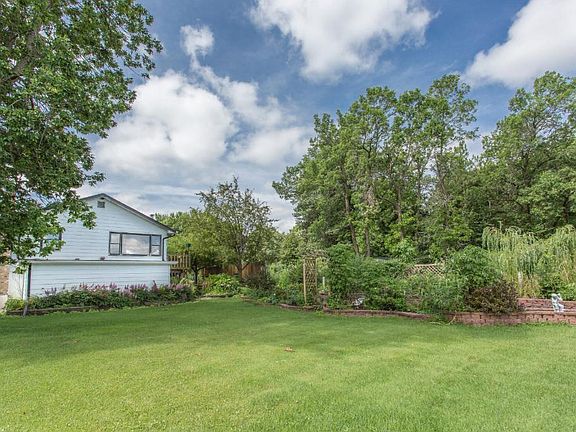 3rd image of 3325 Interlachen Dr NE