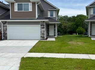 6416 Maple View Ct, Lincoln, NE 68512