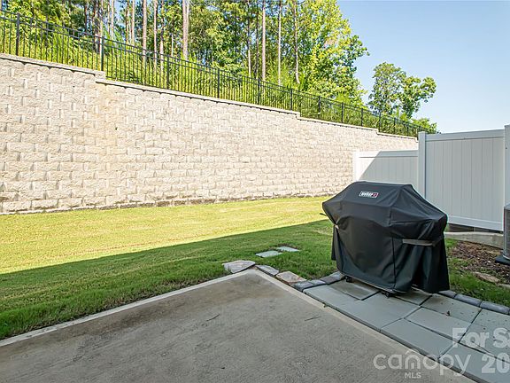2nd image of 3848 Amalia Pl