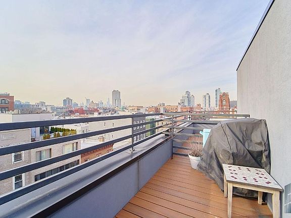 3rd image of 207 N 6th St APT 4R