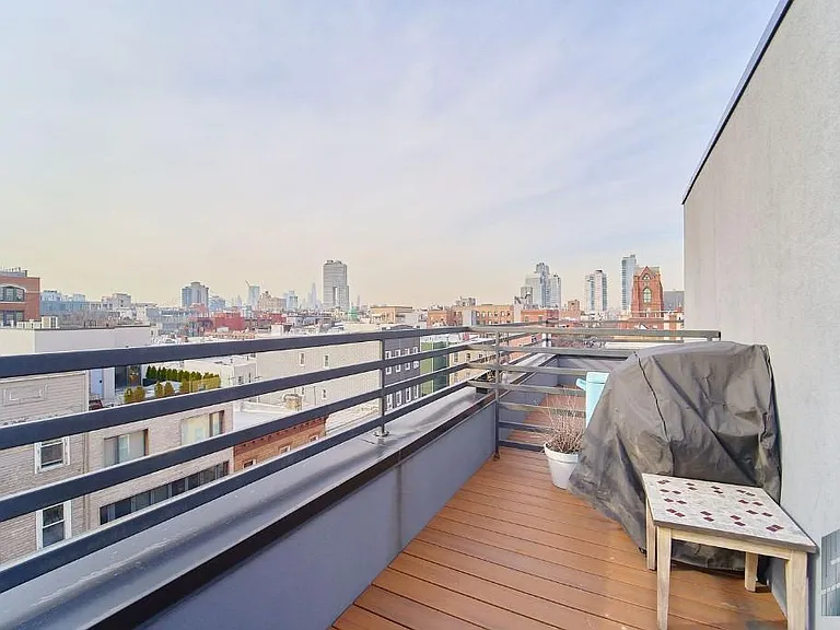 207 N 6th St #4R — Photo 3