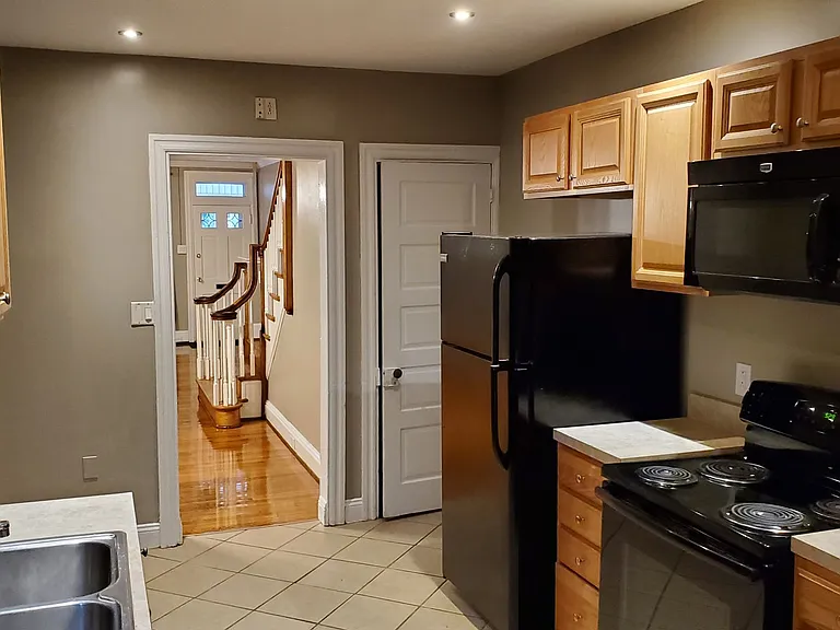 853 E Philadelphia St — Photo 6