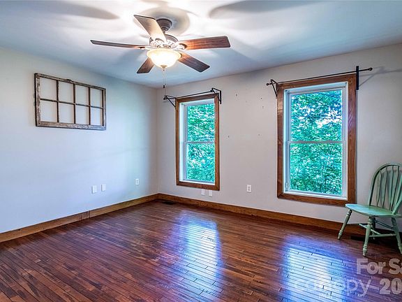 4th image of 142 Blake Dr