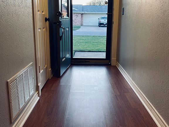 5th image of 811 Mimosa St