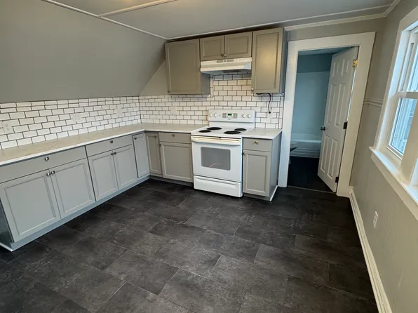 27 Knight St #2, Rochester, NH 03867