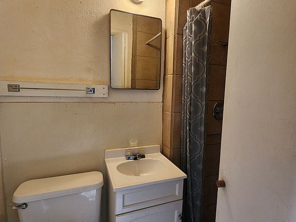 5th image of 2000 Ross St #1523