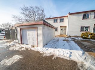 907 40th St NW, Rochester, MN 55901