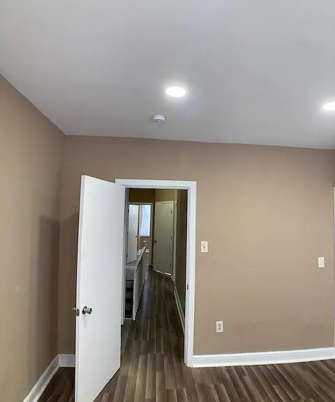 207 E Cambria St — Photo 54