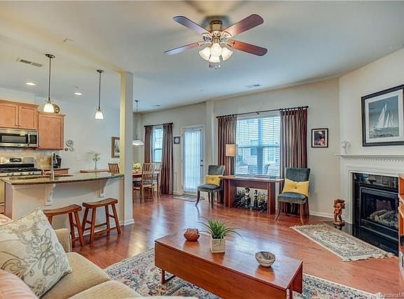 4th image of 113 Clarendon St Unit B