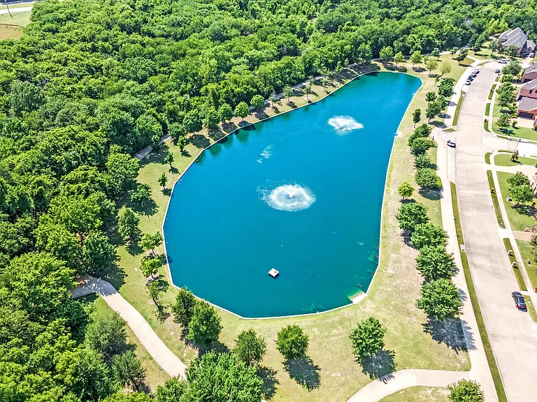 a couple of houses away from the beautiful pond! Enjoy finishing fun!